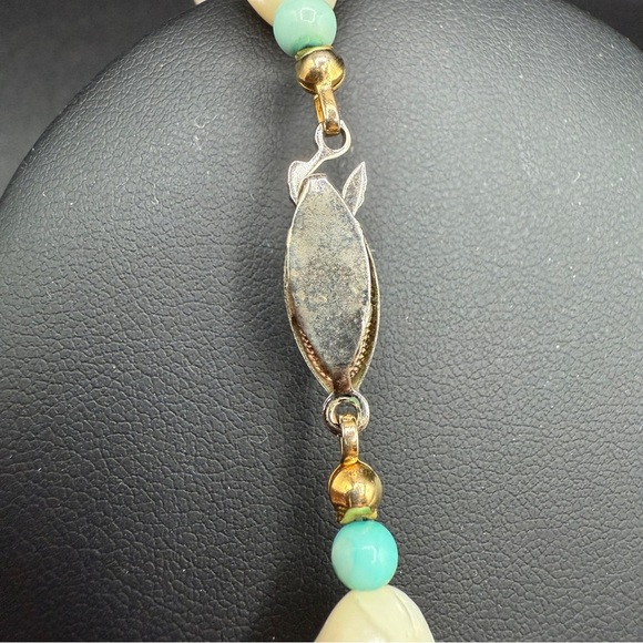 Elegant Vintage Cream Carved Shell and Turquoise Beaded Necklace - Picture 10 of 16